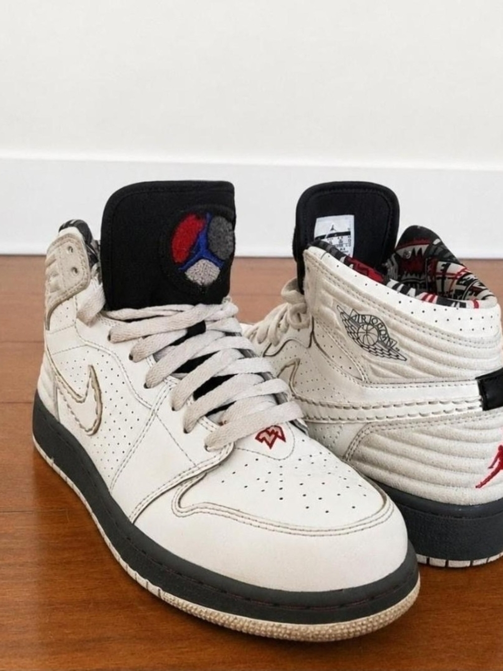Nike Men's White Black Red High-Top Sneakers